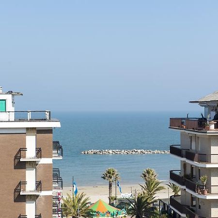 Hotel Gabbiano Порто-Сан-Джорджо Екстер'єр фото