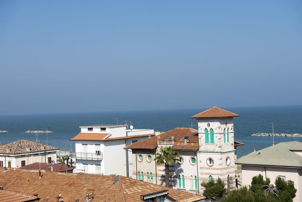 Hotel Gabbiano Порто-Сан-Джорджо Екстер'єр фото