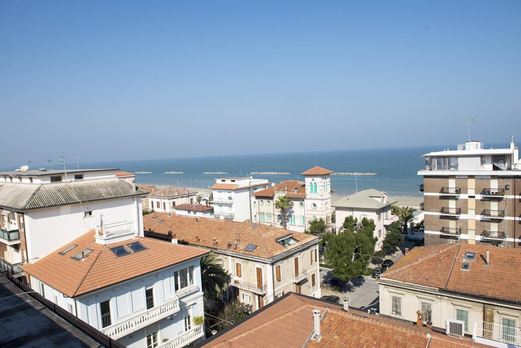 Hotel Gabbiano Порто-Сан-Джорджо Екстер'єр фото