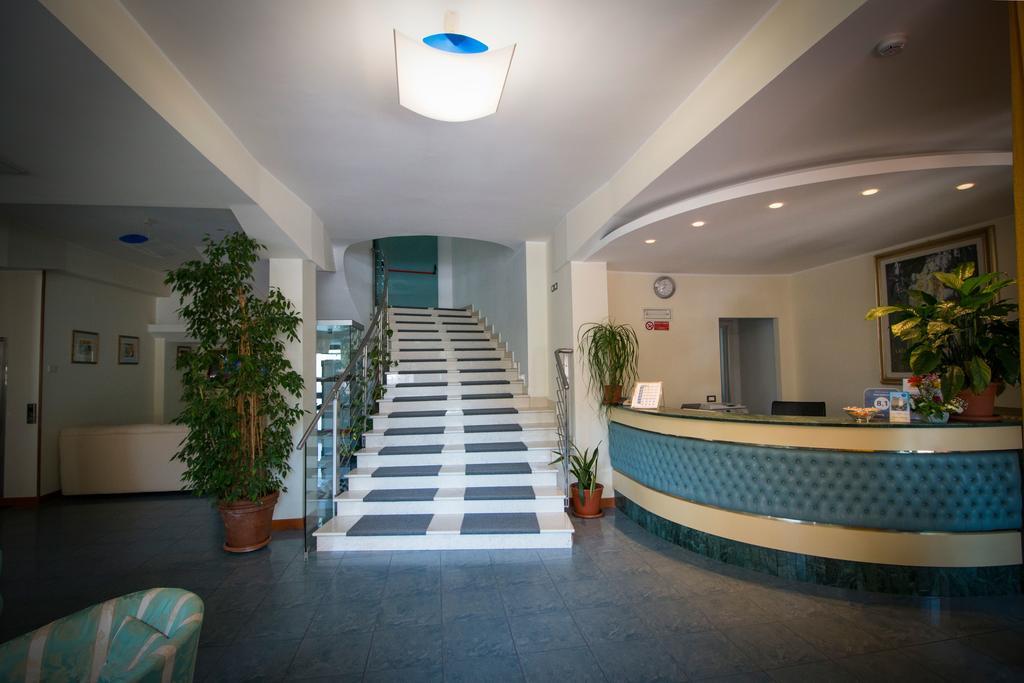 Hotel Gabbiano Порто-Сан-Джорджо Екстер'єр фото