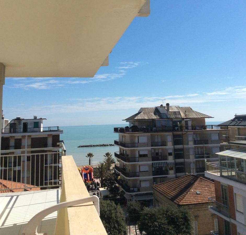 Hotel Gabbiano Порто-Сан-Джорджо Екстер'єр фото