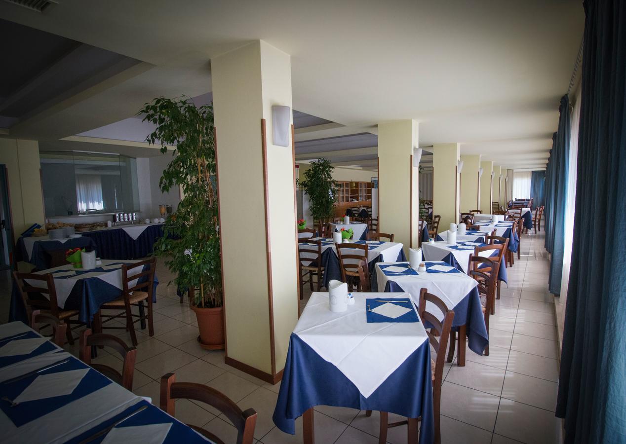 Hotel Gabbiano Порто-Сан-Джорджо Екстер'єр фото