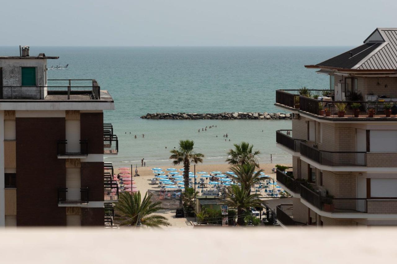 Hotel Gabbiano Порто-Сан-Джорджо Екстер'єр фото
